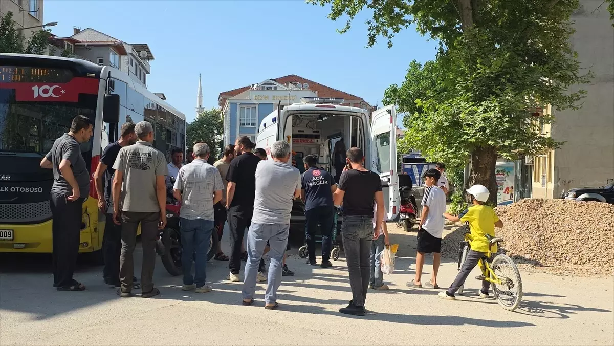 Bursa'da Otobüs ile Motosiklet Çarpıştı: 1 Yaralı