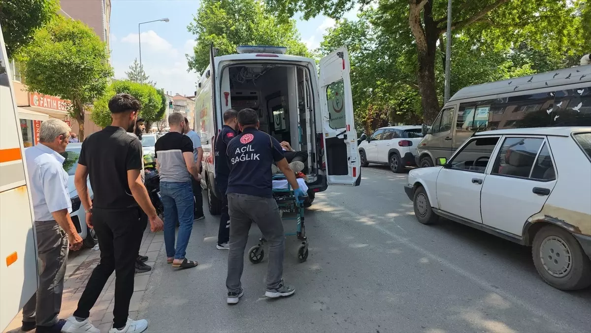 İnegöl'de Trafik Kazası: Motosiklet Sürücüsü Yaralandı
