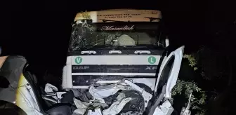 Bursa'da Tır ve Otomobil Çarpıştı: 1 Ölü, 1 Yaralı