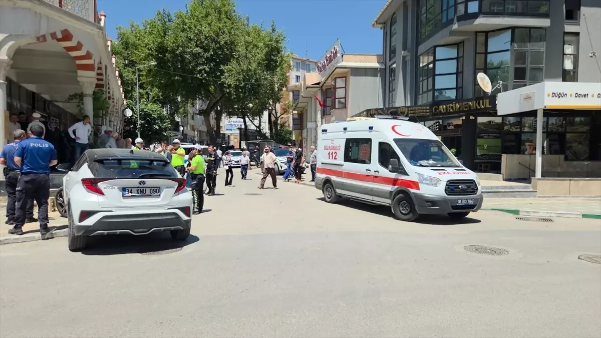 Orhangazi'de Otomobilin Çarpması Sonucu 2 Kişi Yaralandı