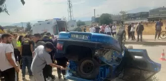 İnegöl'de Devrilen Otomobilde 2 Yaralı