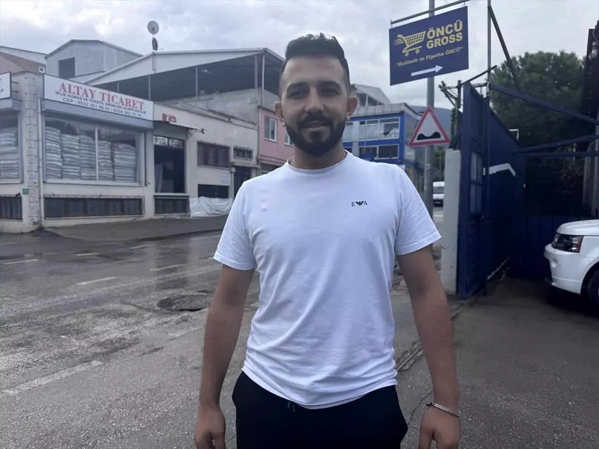 Bursa'da Hareket Eden Minibüsü Vatandaş Durdurdu