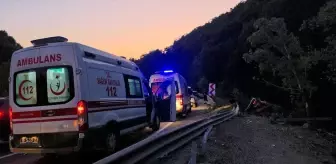 Bursa'da Biber Yüklü Kamyon Devrildi: 3 Yaralı