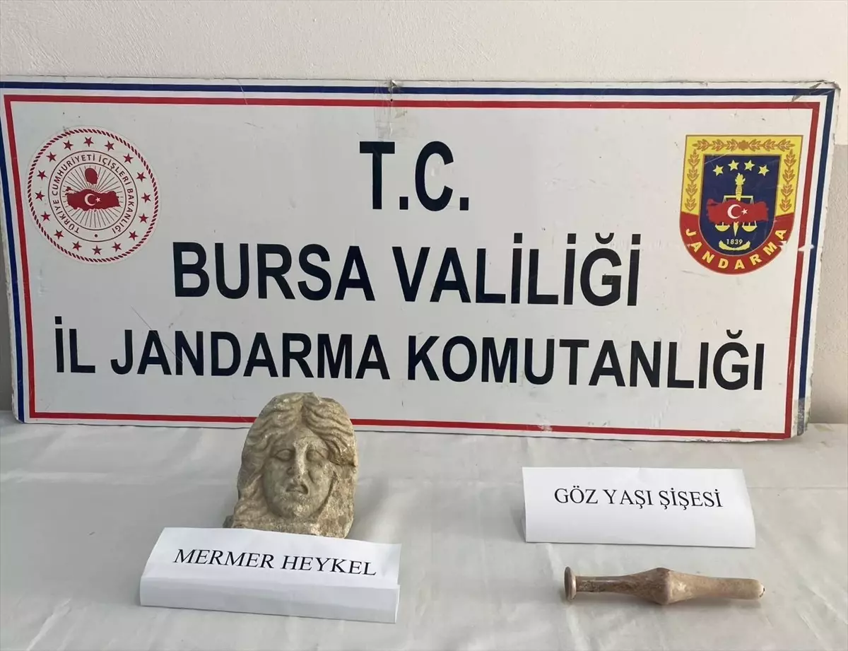 Bursa'da Tarihi Eser Kaçakçılığı: Mermer Heykel ve Gözyaşı Şişesi Ele Geçirildi