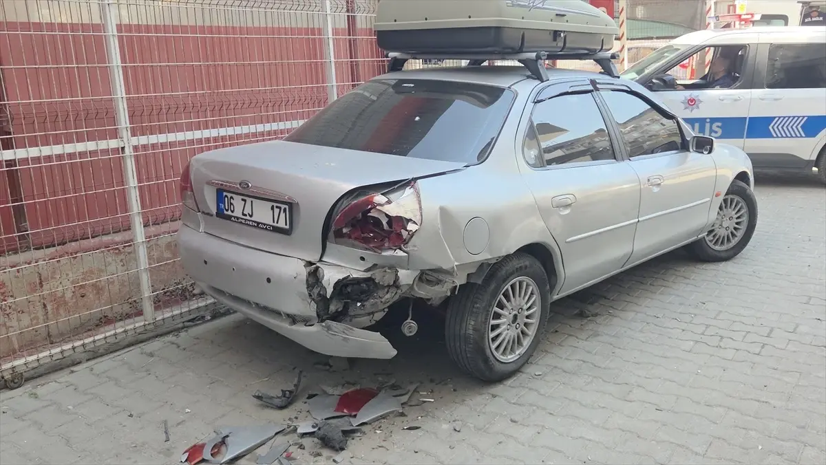 Bursa'da Fenalaşan Sürücü Kontrolden Çıktı: 4 Araç Hasar Gördü