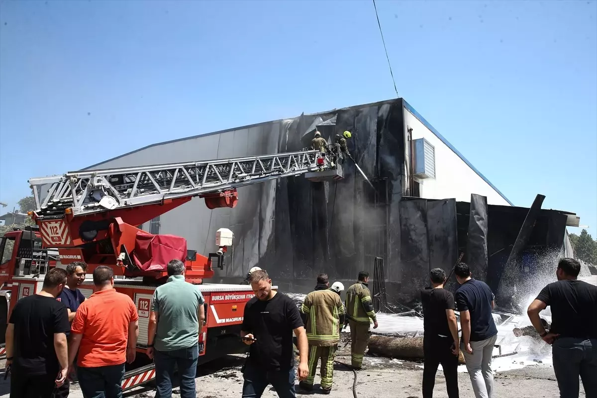 Bursa'da Tekstil Fabrikasında Yangın Çıktı