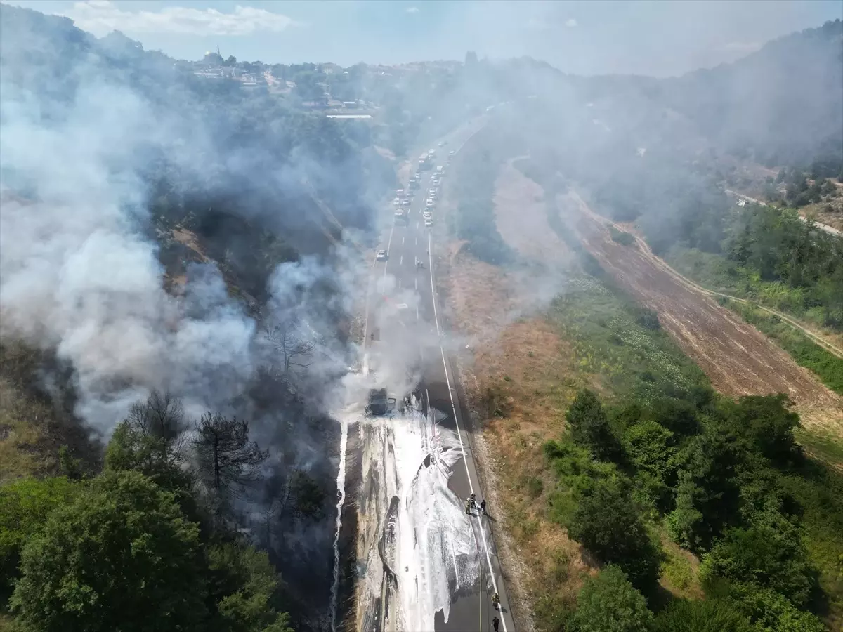 Bursa Kestel'de Motor Yağı Yüklü Tırdan Yangın Çıktı