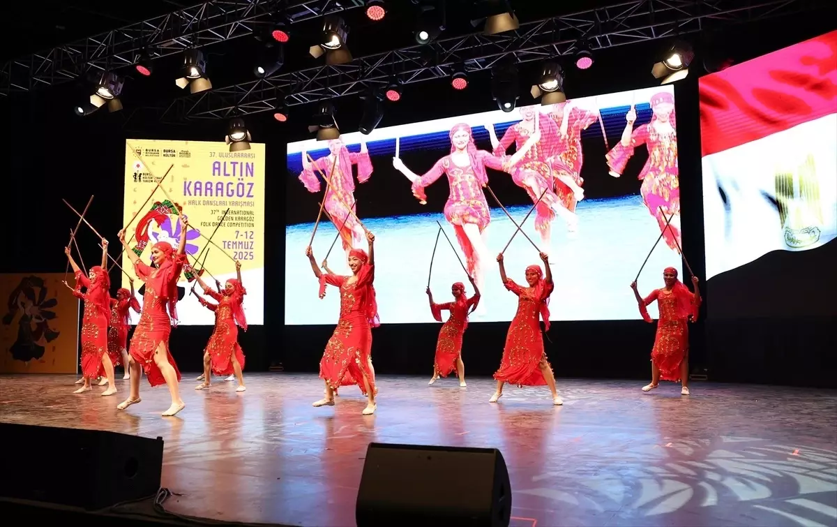 37. Uluslararası Altın Karagöz Halk Dansları Yarışması Bursa'da Başladı