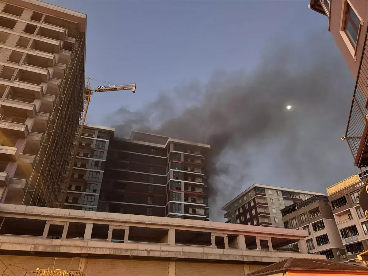 Bursa'da 13 Katlı İnşaatta Yangın: Ekipler Müdahale Etti