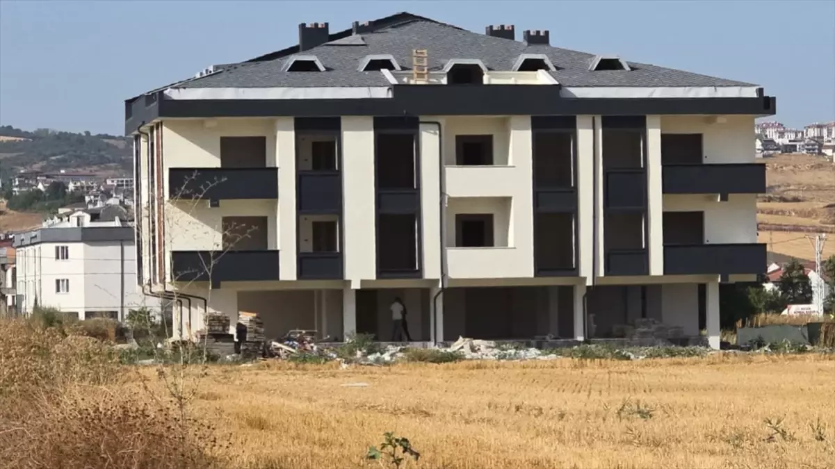 İnegöl'deki Apartman İnşaatında İşçi Yüksekten Düştü