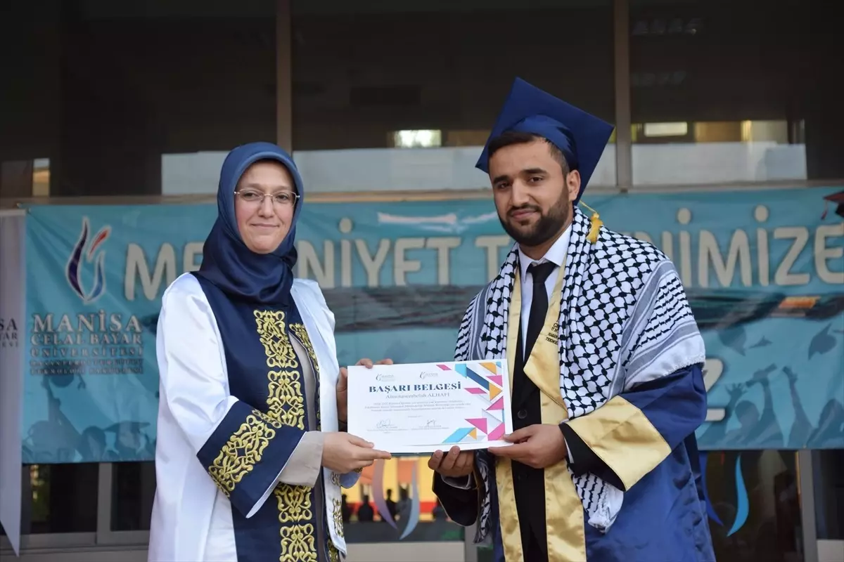 Manisa Celal Bayar Üniversitesi Mezuniyet Töreni Yapıldı