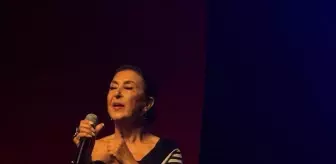 Zeki Müren'i Anma Gecesi Bursa'da Yoğun İlgiyle Gerçekleşti