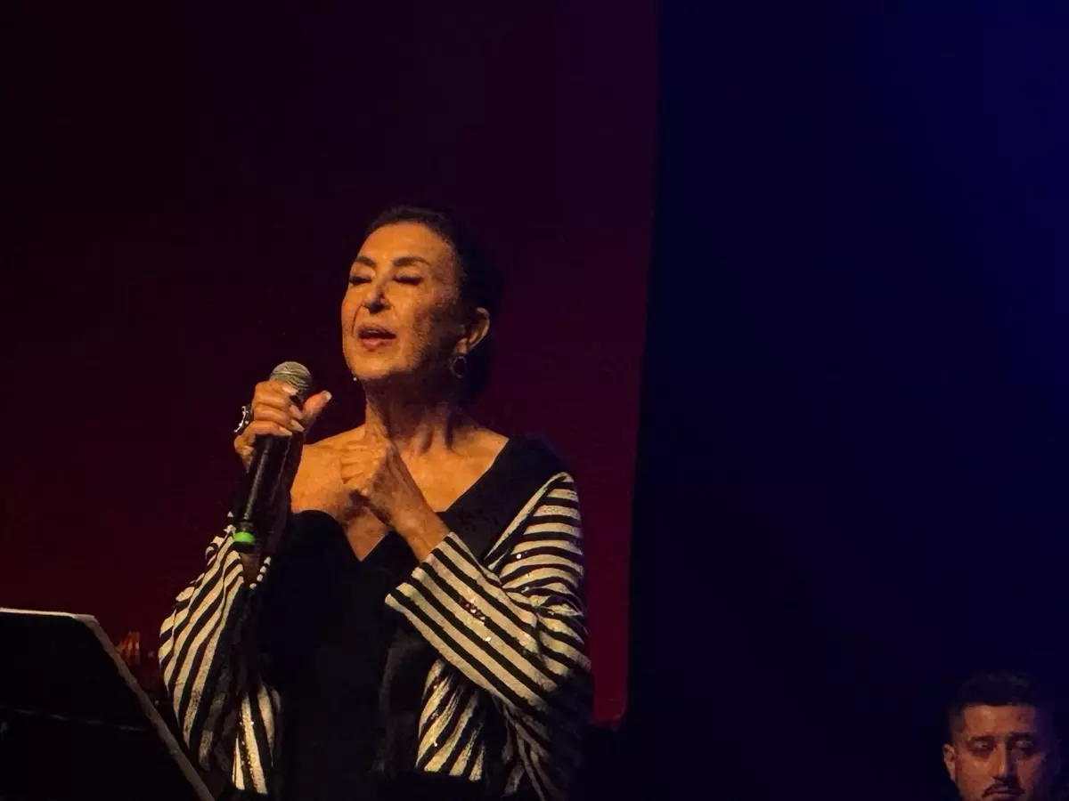 Zeki Müren'i Anma Gecesi Bursa'da Yoğun İlgiyle Gerçekleşti