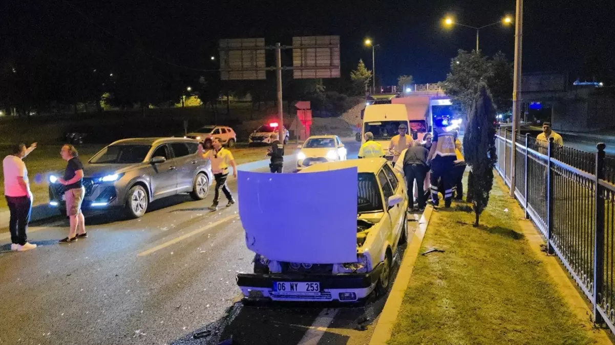 Bursa'da Zincirleme Trafik Kazası: 4 Yaralı