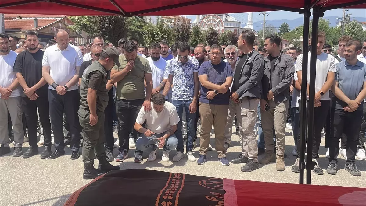 Orman Yangınında Hayatını Kaybeden Gönüllü İçin Cenaze Töreni