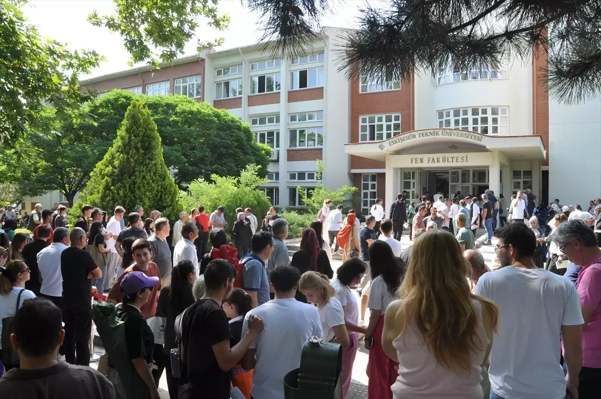 Yükseköğretim Kurumları Sınavı (YKS) Türkiye Genelinde Başladı