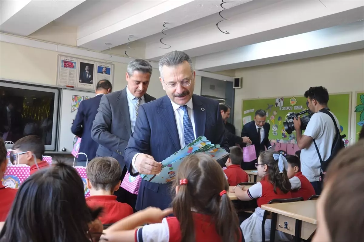 Öğrenciler Karnelerini Aldı, Yaz Tatiline Girdi