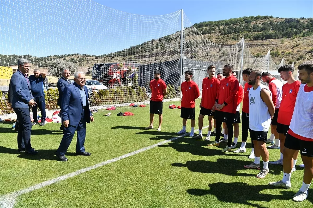 Başkan Büyükkılıç Erciyes Yüksek İrtifa Kamp Merkezi'ni Ziyaret Etti