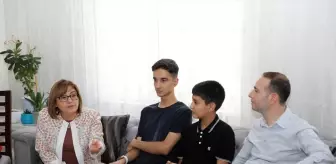 Gaziantep Belediye Başkanı, Sınavda Derece Yapan Kardeşleri Ziyaret Etti
