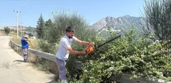 Kumluca'da Yol Güvenliği İçin Temizlik Çalışması Yapıldı