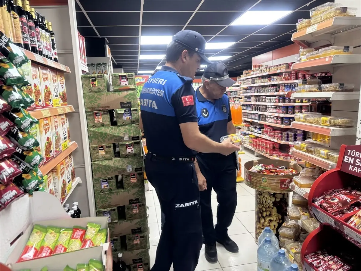 Büyükşehir Belediyesi Zabıtası Marketlerde Sağlık ve Tüketici Hakları İçin Denetim Yapıyor