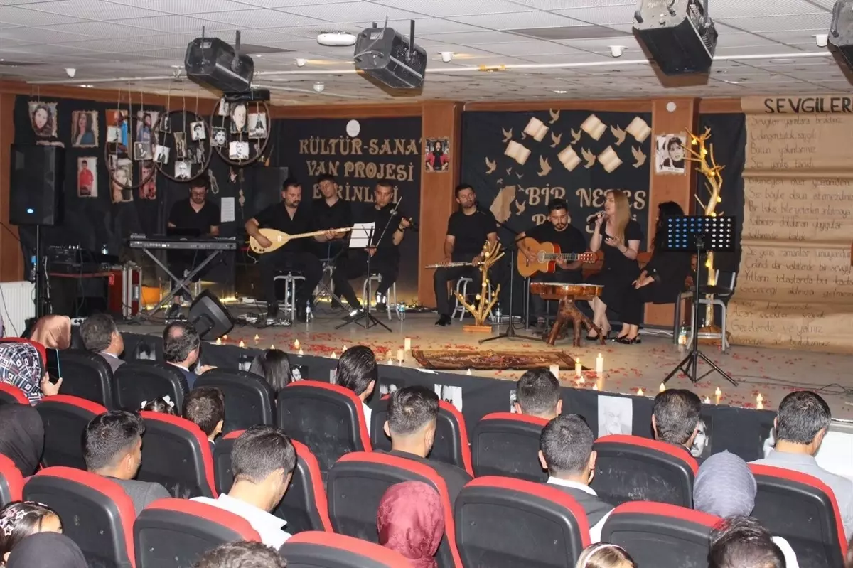Van'da Şiir ve Müzik Dinletisi Düzenlendi