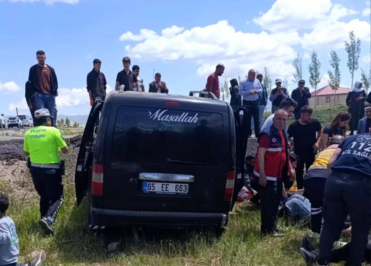 Van'da Trafik Kazası: 8 Yaralı