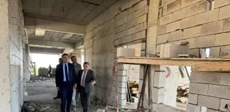 Çaldıran Kaymakamı Süleyman Bakan, Anıttepe Ortaokulu İnşaatını İnceledi