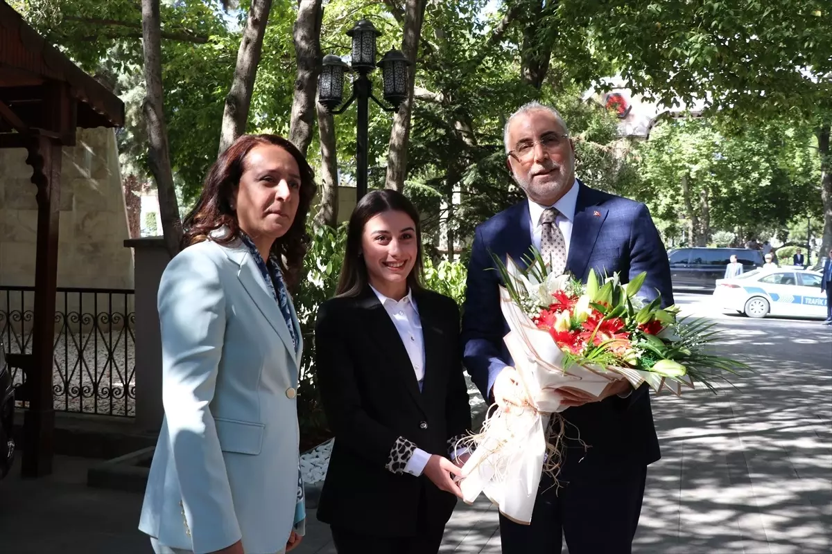 Çalışma ve Sosyal Güvenlik Bakanı Işıkhan Burdur'da iş insanlarıyla bir araya geldi Açıklaması