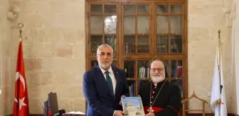 Bakan Işıkhan Mardin'de Deyrulzafaran Manastırı'nı Ziyaret Etti