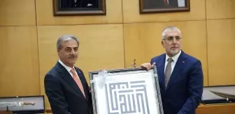 Çalışma ve Sosyal Güvenlik Bakanı Işıkhan, Sakarya'da girişimci kadınlarla bir araya geldi Açıklaması