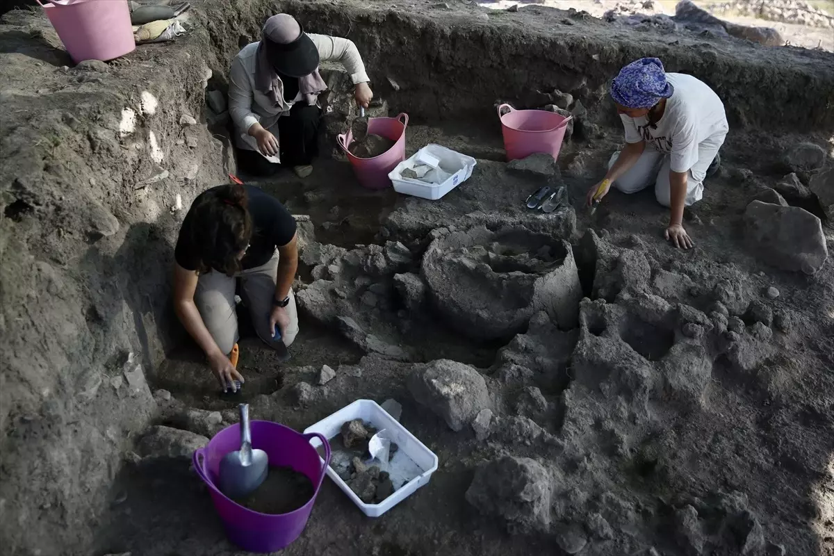 Çaltılar Höyük'teki Kazılar, 5300 Yıl Önceki Yaşama Işık Tutuyor