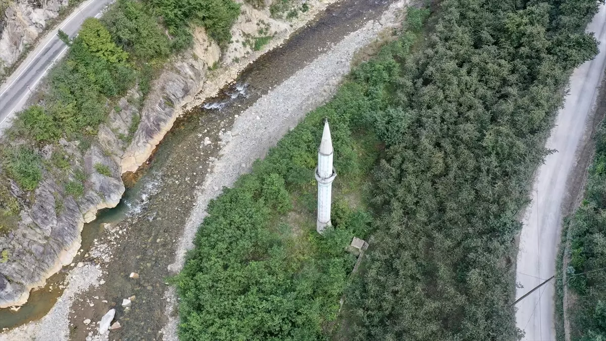 Giresun'daki Yıkılan Camii Minaresi, Sel Felaketinin Anıtı Oldu