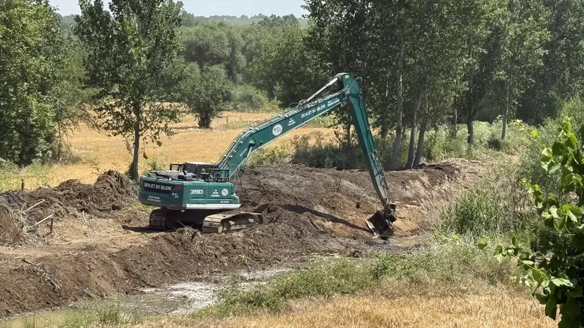 Çanakkale'de Etili Deresi'nde Dip Temizliği Çalışması Başladı