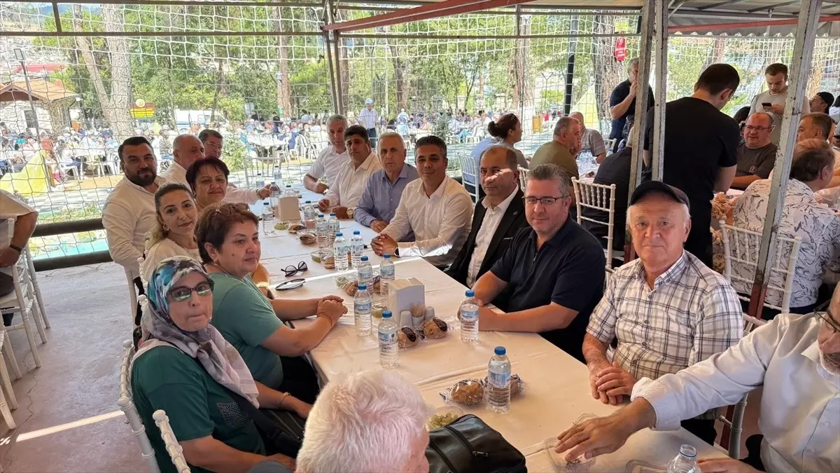 Hacı Fatma Bodur Anısına Mevlit ve Hayır Yemeği Düzenlendi