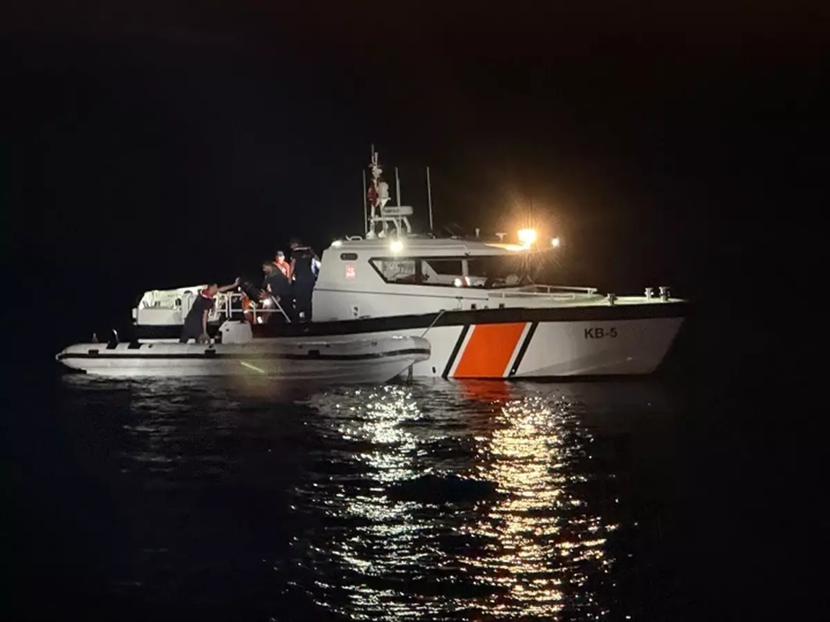 Çanakkale'de 18 Düzensiz Göçmen ve 1 Kaçakçılık Şüphelisi Yakalandı