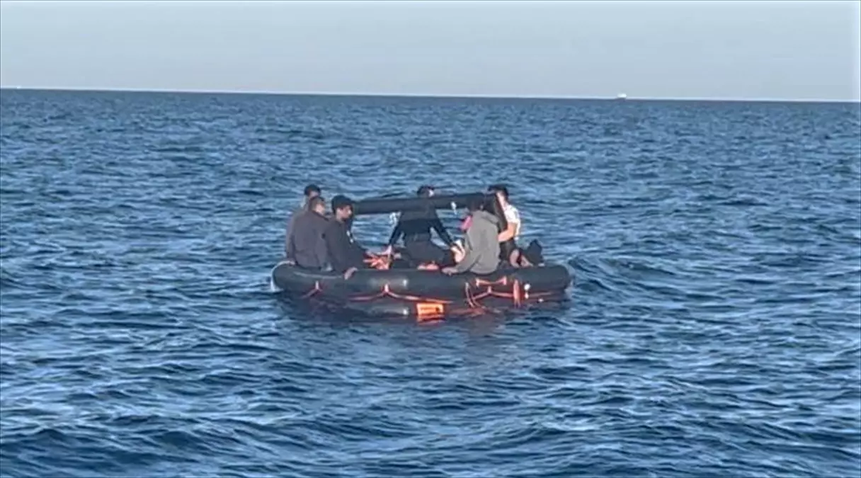 Çanakkale Açıklarında 23 Düzensiz Göçmen Kurtarıldı