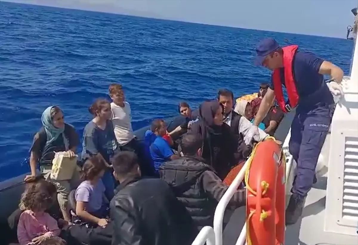 Çanakkale'de 32 Düzensiz Göçmen Kurtarıldı
