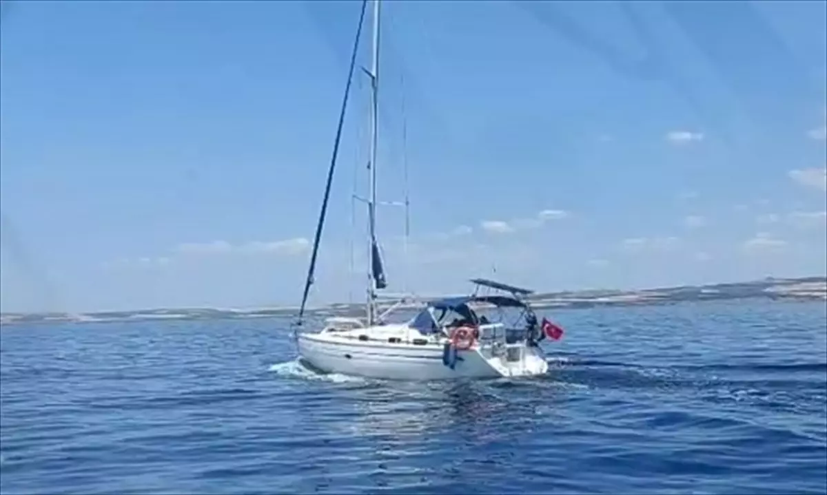 Çanakkale Açıklarında 51 Düzensiz Göçmen ve 2 İnsan Kaçakçısı Yakalandı
