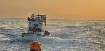 Çanakkale Boğazı'ndaki Balıkçı Teknesi Kurtarıldı