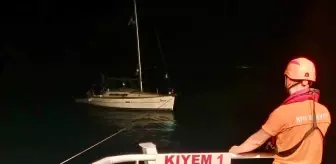 Çanakkale Boğazı'nda Sürüklenen Tekne Kurtarıldı
