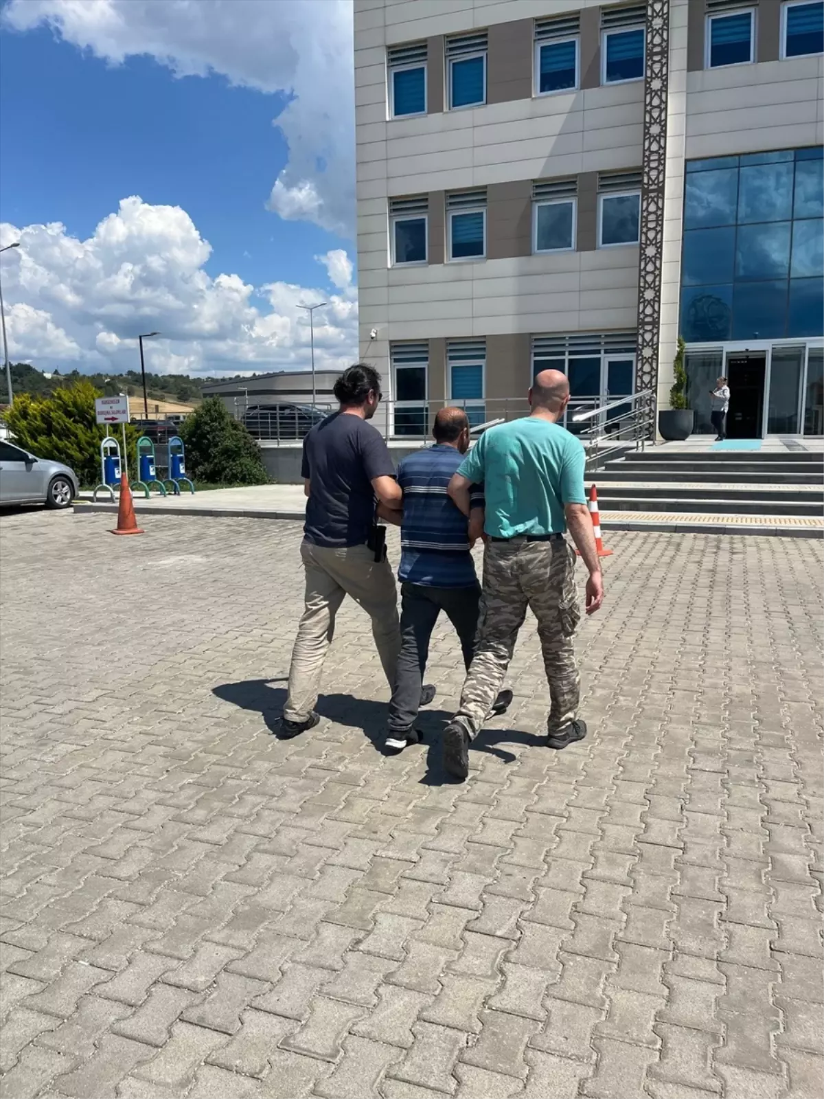 Biga'da Uyuşturucu Suçundan Aranan Zanlı Yakalandı