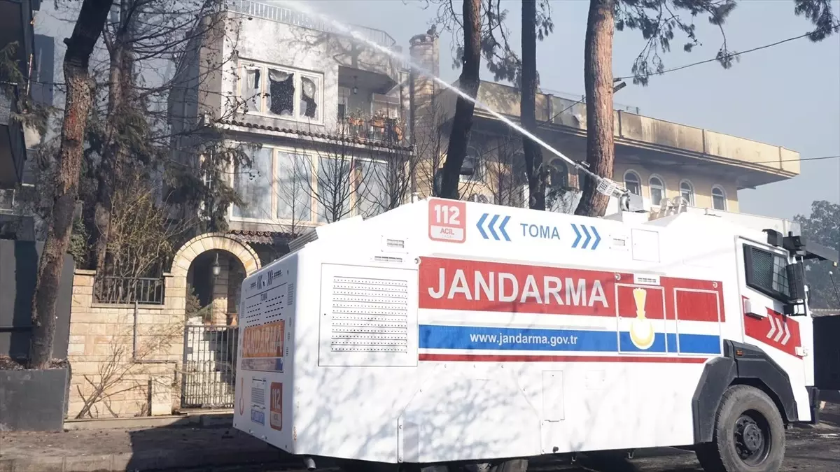 Çanakkale'de Orman Yangını: Tahliye ve Müdahale Çalışmaları Başlatıldı