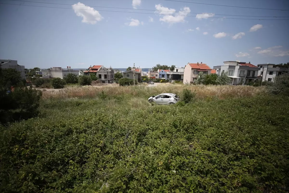 Çanakkale'de otomobil devrildi, sürücü yaralandı