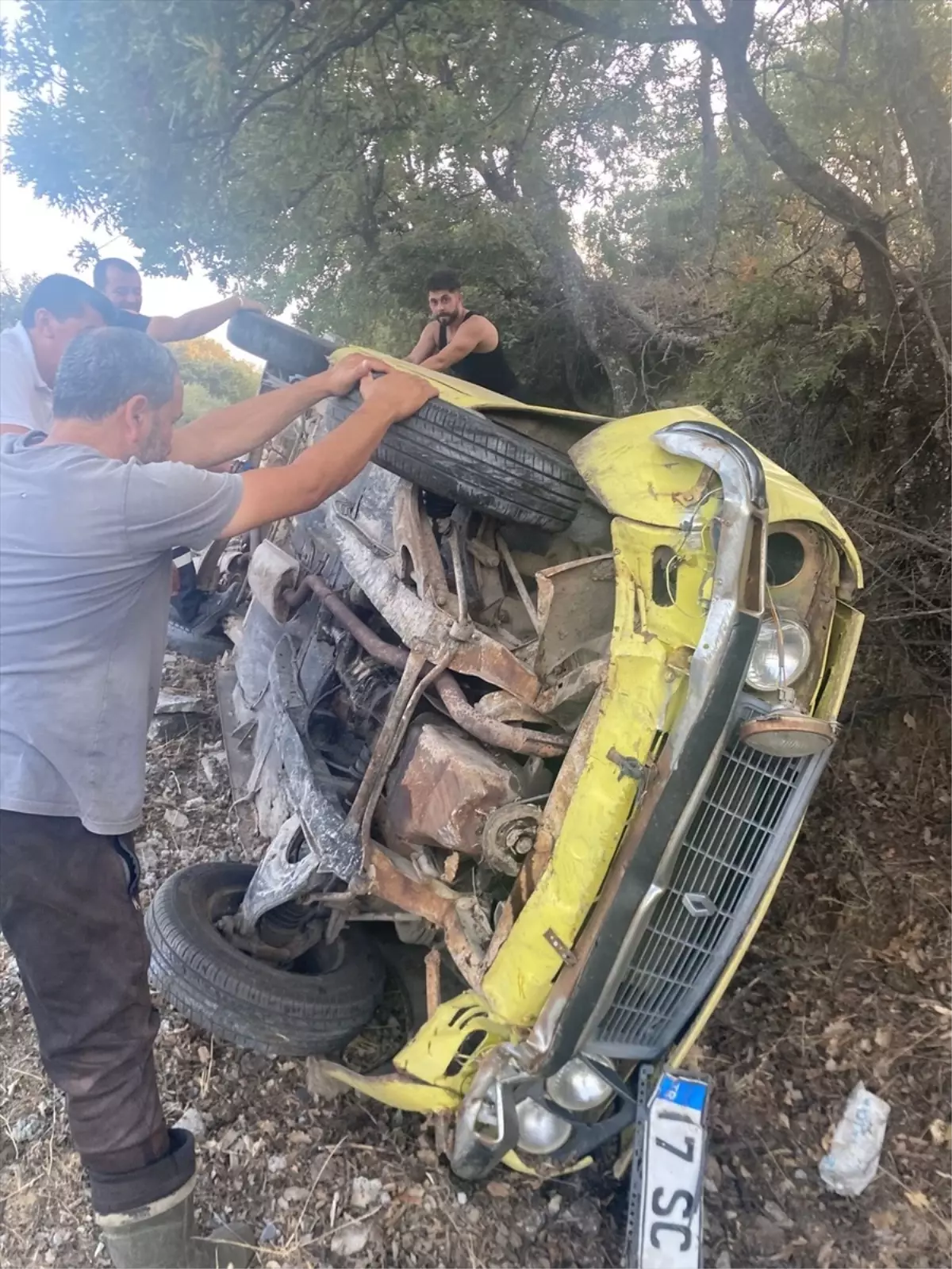 Çanakkale'de Devrilen Otomobilin Sürücüsü Yaralandı