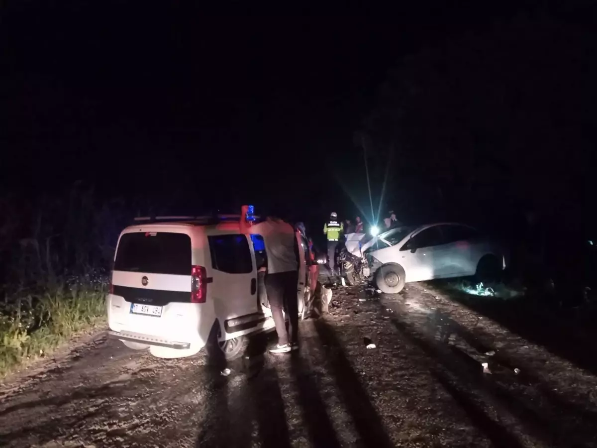 Çanakkale'de Otomobil Kazasında 5 Kişi Yaralandı