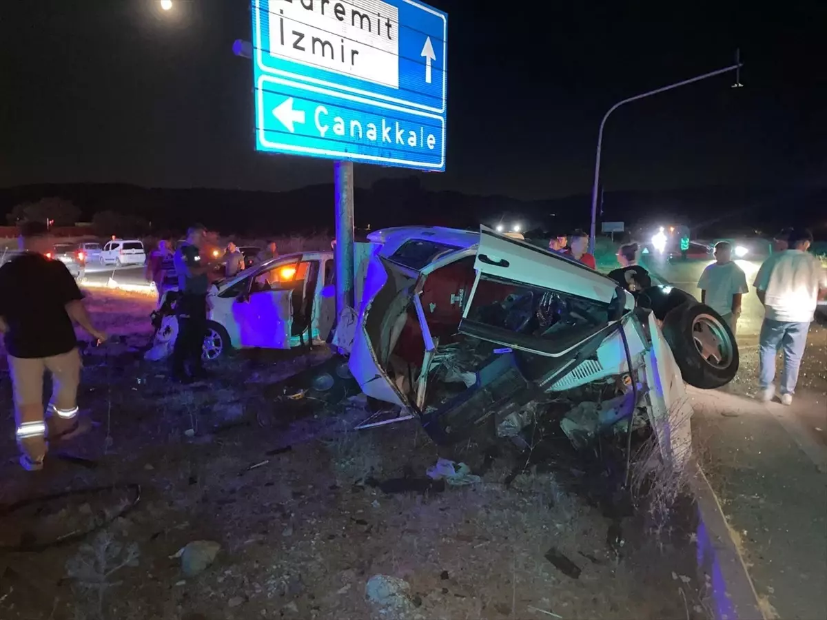 Çanakkale'de Otomobil Kazası: 3 Yaralı