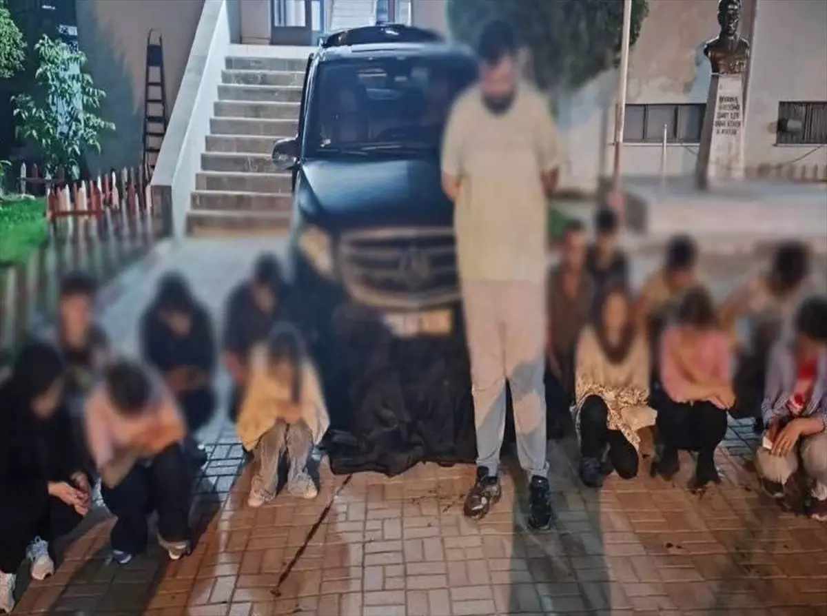 Çanakkale'de İnsan Kaçakçılığı Operasyonları: 14 Şüpheli ve 104 Göçmen Yakalandı