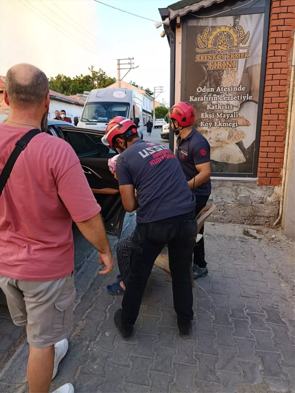 Çanakkale'de Orman Yangınında Mahsur Kalan Kurtarma Ekibi Kurtarıldı