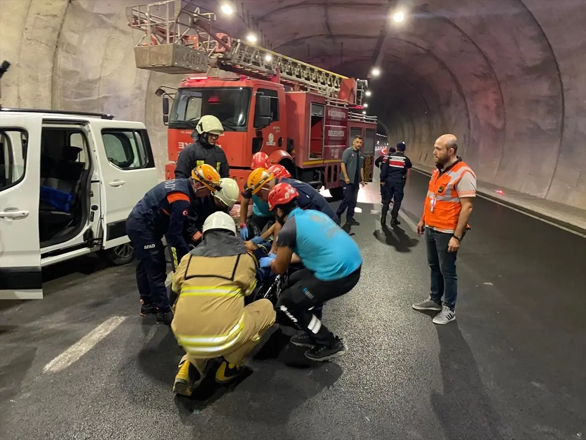 Troya Tüneli'nde Trafik Kazası Tatbikatı Gerçekleştirildi